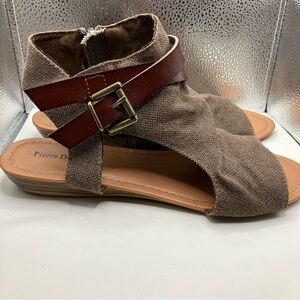 Pierre Dumas Women’s Brenna Gladiator Sandals Size 7.5